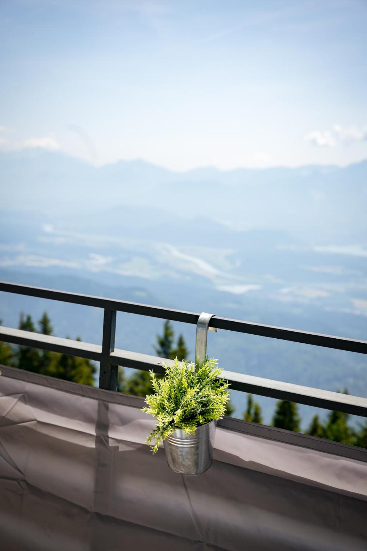 Mooki Mountain & Pool Gerlitzen Apartment Kanzelhohe Exteriör bild